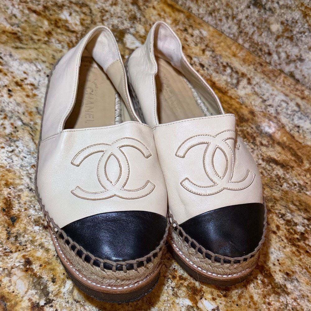 Chanel Off White/Black Lambskin Leather CC Espadrille Flat